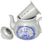 Preview: weiße keramik kanne von ein liter inhalt und mit siebeinsatz und dem passenden stövchen verziert mit windmühle in blau