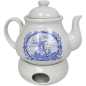 Preview: weiße keramik kanne von ein liter inhalt und mit siebeinsatz und dem passenden stövchen verziert mit windmühle in blau