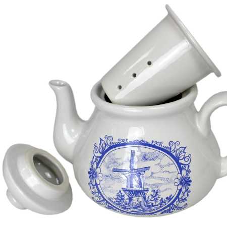 weiße keramik kanne von ein liter inhalt und mit siebeinsatz und dem passenden stövchen verziert mit windmühle in blau