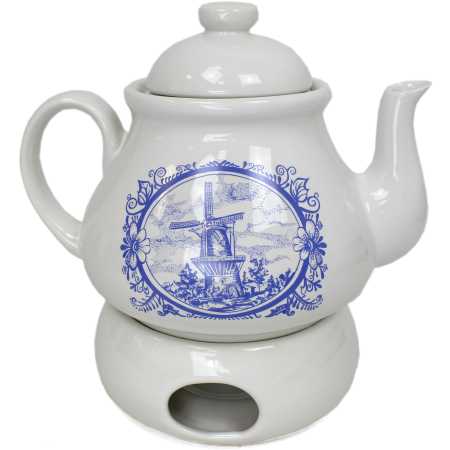 weiße keramik kanne von ein liter inhalt und mit siebeinsatz und dem passenden stövchen verziert mit windmühle in blau