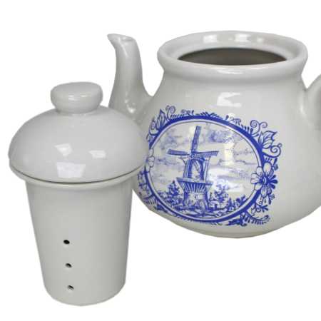 weiße keramik kanne von ein liter inhalt und mit siebeinsatz und dem passenden stövchen verziert mit windmühle in blau