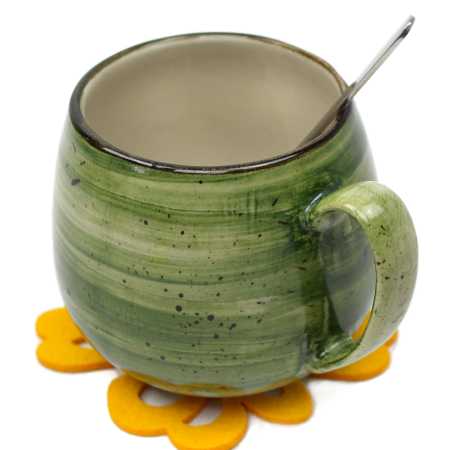 Tee- oder Kaffeebecher in rustic grün
