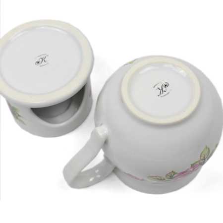 keramik tasse von 0,4 liter mit stövchen  inhalt verziert mit rosen