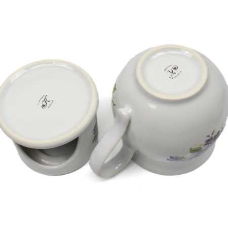 keramik tasse von 0,4 liter mit stövchen  inhalt verziert mit Stiefmütterchen