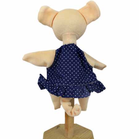Schweinchen Mädchen im Kleid