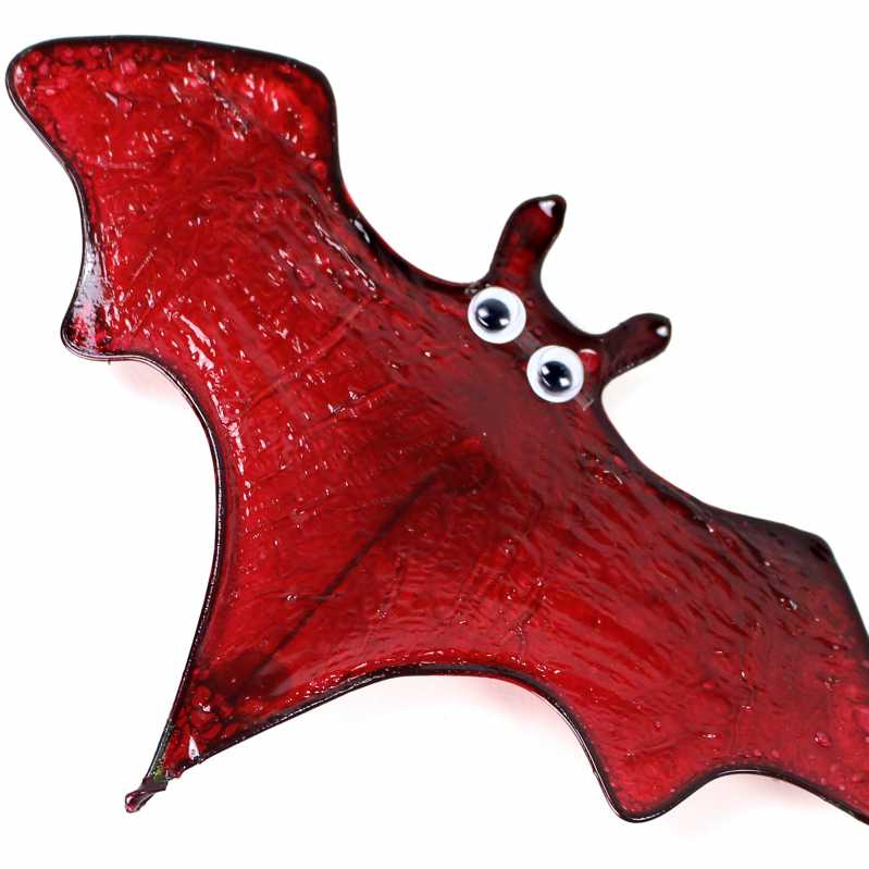 Fledermaus in Rot