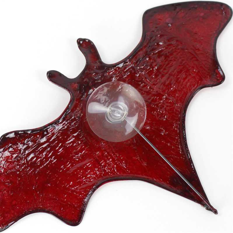 Fledermaus in Rot