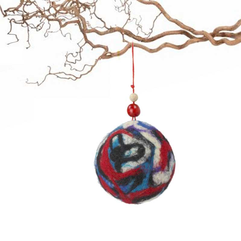 Weihnachtskugel aus Filz