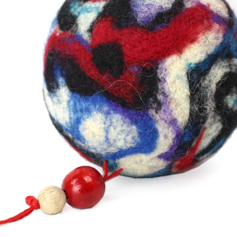 Weihnachtskugel aus Filz