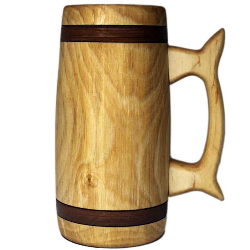 bierkrug aus birkenholz mit henkel und von 0,5 liter fassungsvermögen