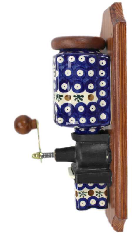 handbetriebene kaffeemühle aus holz und keramik verziert mit Bunzlauer traditionsmuster