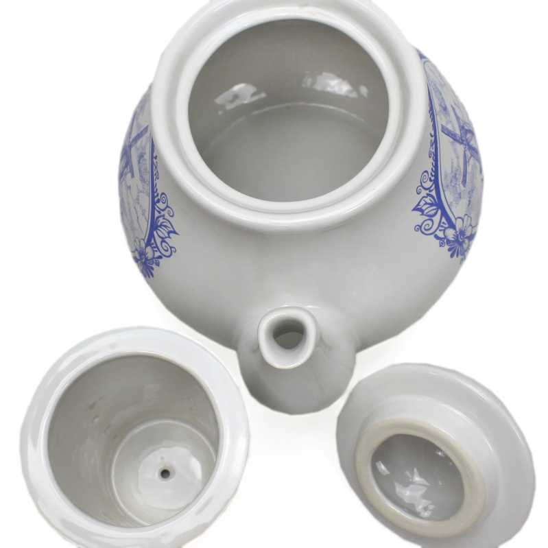weiße keramik kanne von ein liter inhalt und mit siebeinsatz und dem passenden stövchen verziert mit windmühle in blau