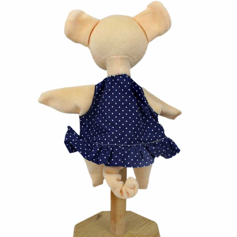 Schweinchen Mädchen im Kleid