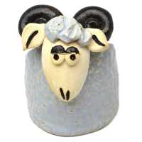 kleiner Topf in Form eines Osterlamms, von Hand bemalt